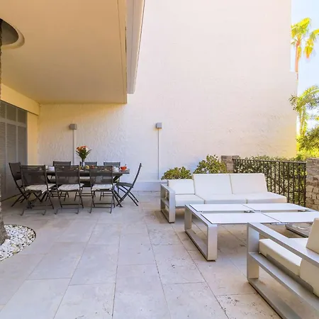 Villa Select'sohome - Pour 8 Personnes Avec Jacuzzi, Vue Et Parking Au Coeur Du Lavandou ! - Moun Pantai *